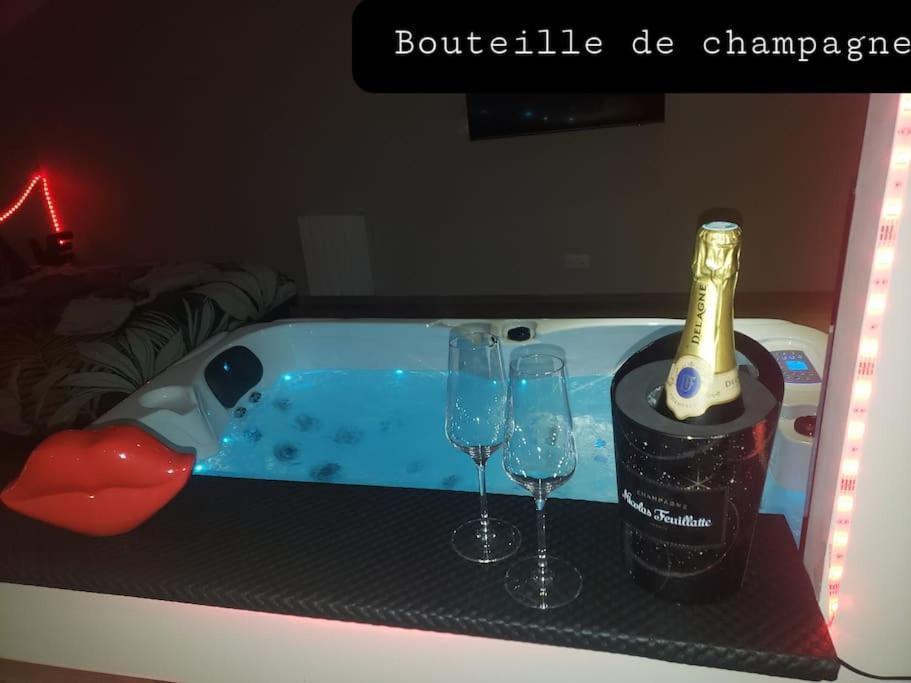 Bulles Etoilees Appartement Avec Jacuzzi Prive Montrevel-en-Bresse Dış mekan fotoğraf